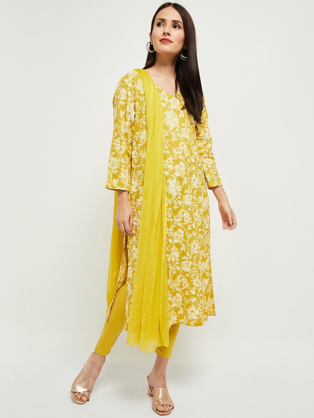 

max Women Yellow & White Floral Printed Regular Kurta with Trousers & Dupatta
