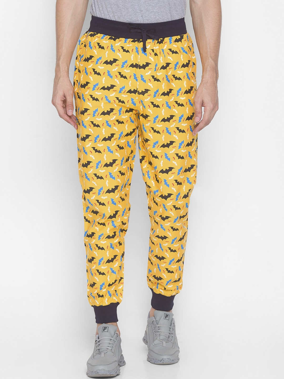 

Smugglerz Men Yellow & Black Humour and Comic Printed Pure Cotton Joggers