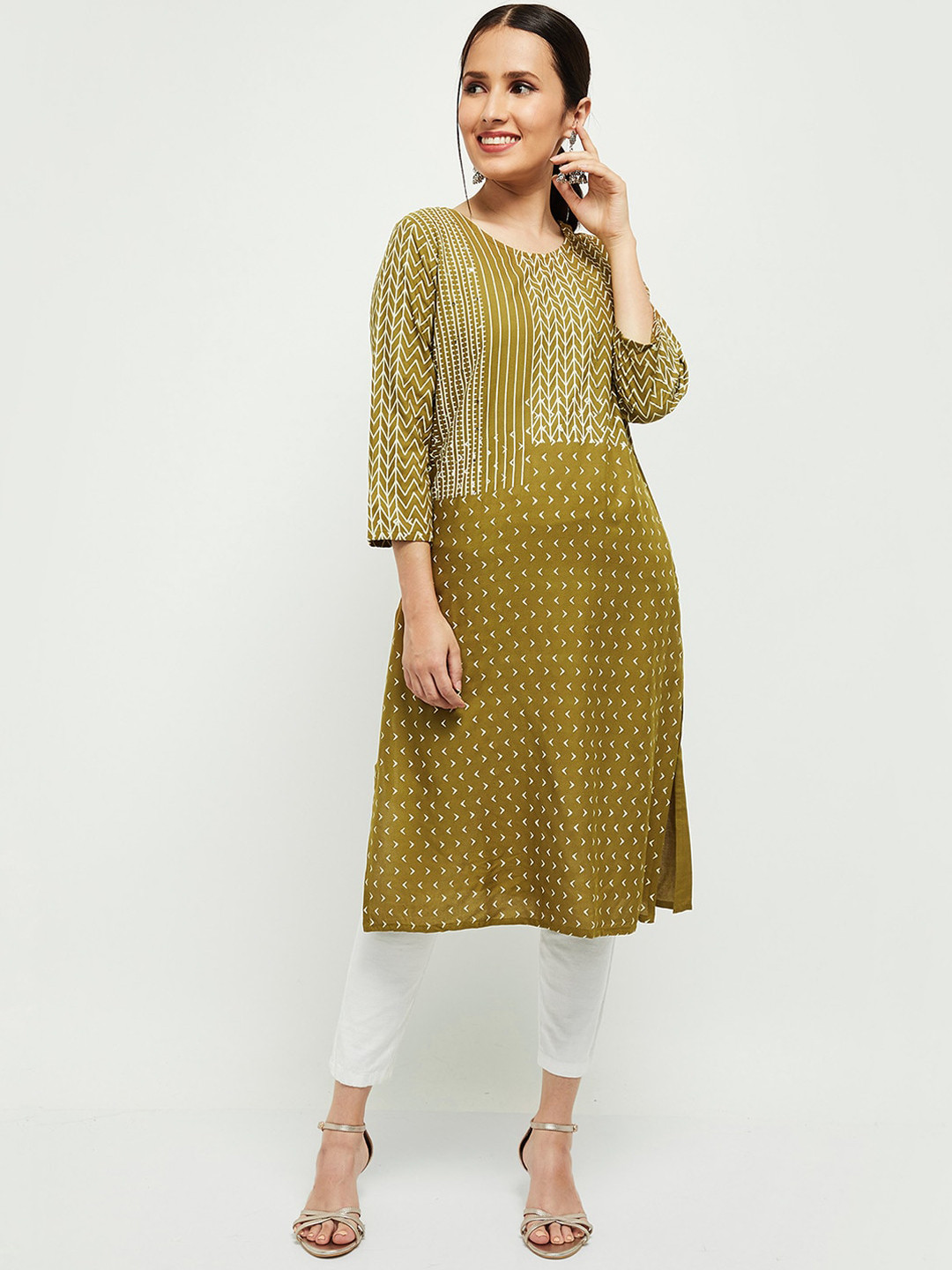 

max Women Gold-Toned Ethnic Motifs Printed Thread Work Kurta