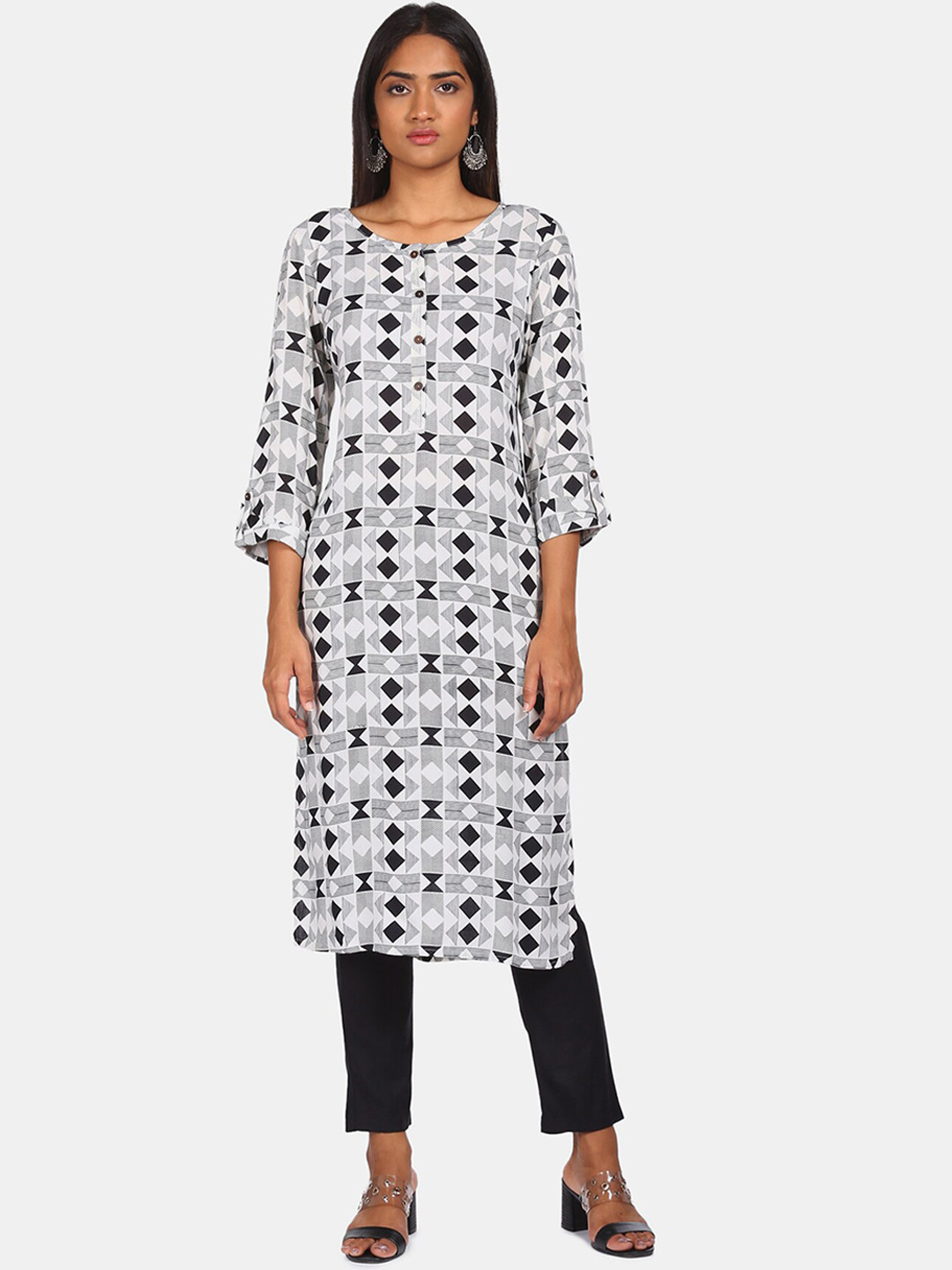 

Karigari Women White Printed Extended Sleeves Thread Work Kurta