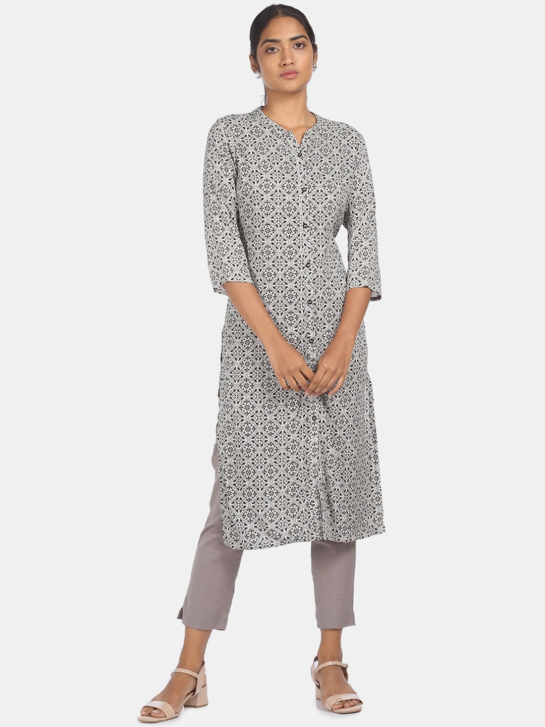 

Karigari Women White Geometric Printed Thread Work Kurta
