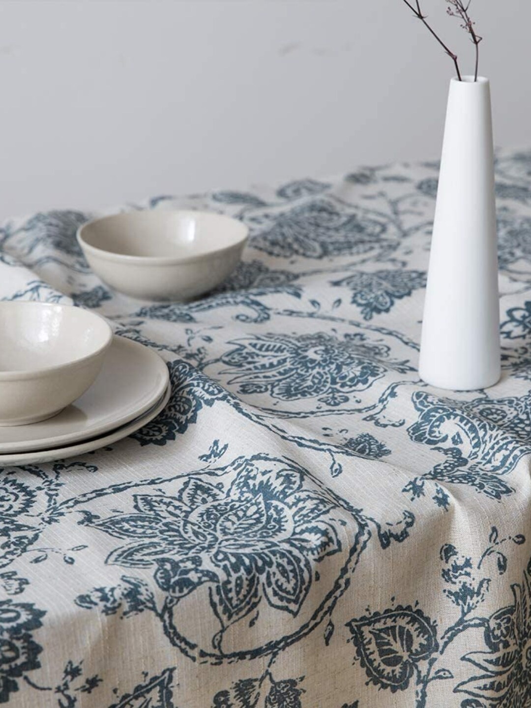 

MODERN HOMES Blue Floral Print Cotton Table Cover