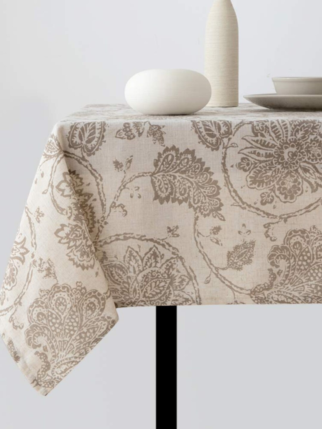 

MODERN HOMES Beige Floral Printed Cotton 6 Seater Table Cover