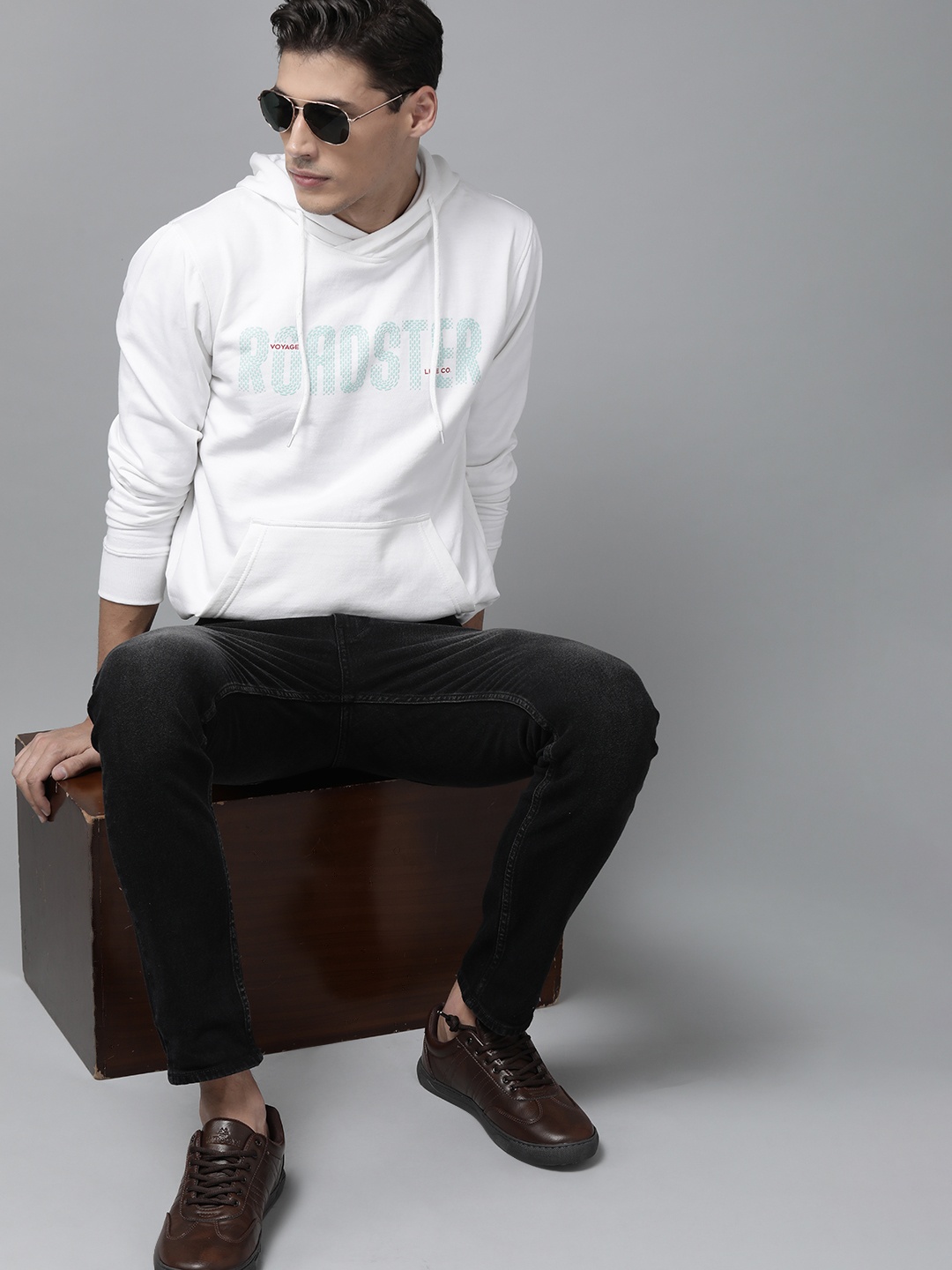 

The Roadster Lifestyle Co Men White Brand Logo Printed Hooded Sweatshirt