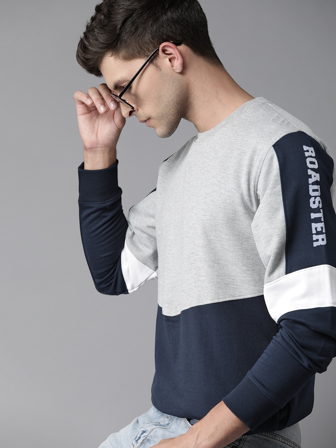 

Roadster Men Grey Melange & Navy Blue Colourblocked Sweatshirt