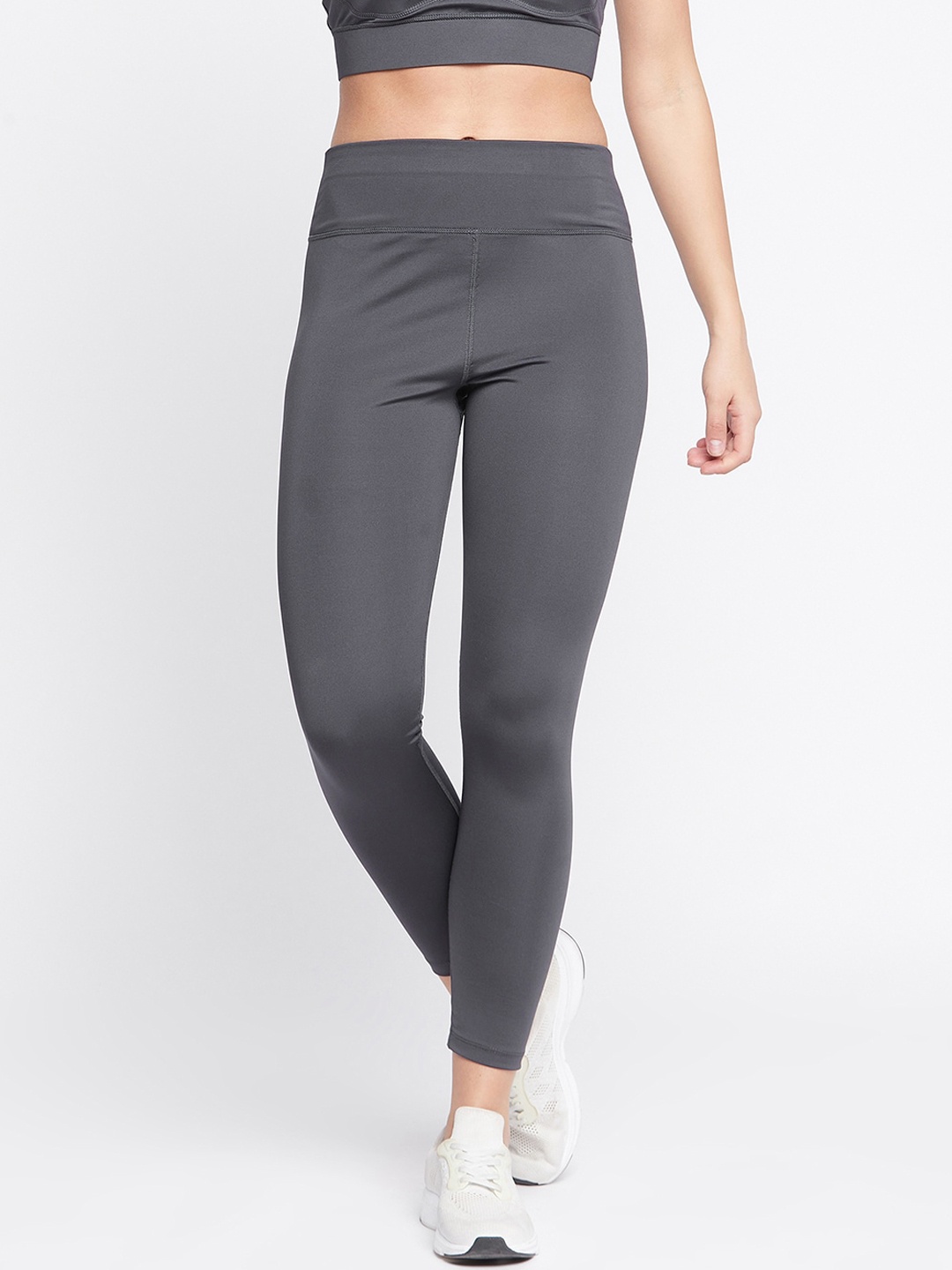 

Clovia Women Grey Solid Anti Odour Snug Fit Active Tights