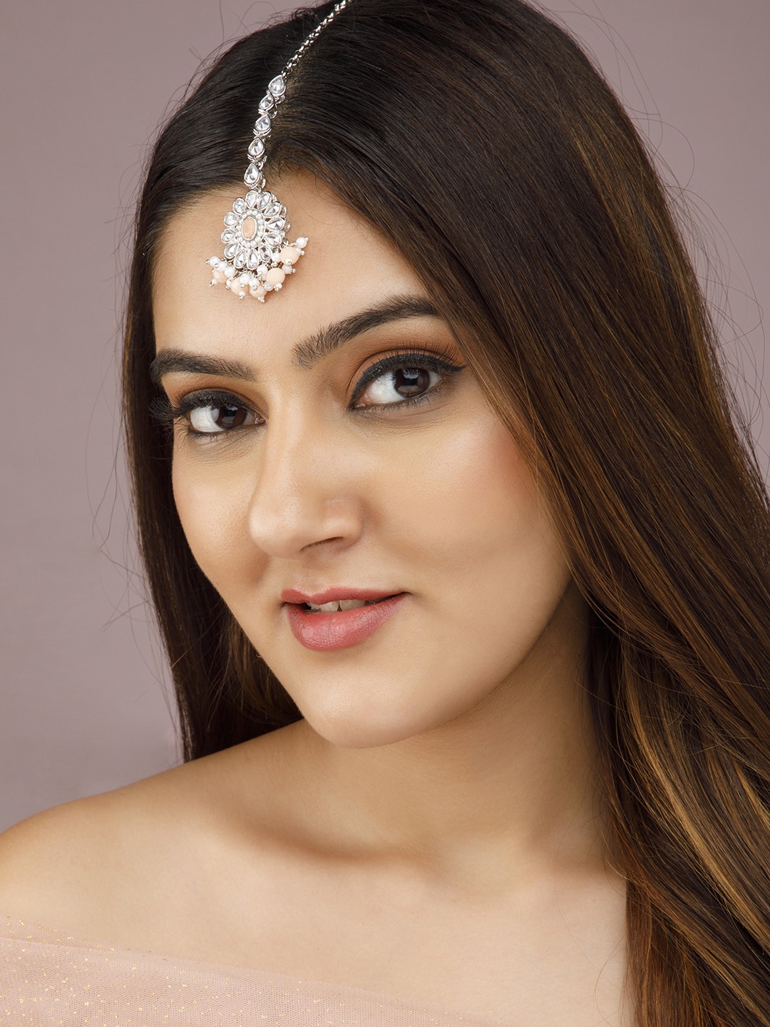 

Rubans Silver-Plated White & Peach-Toned Kundan-Studded & Beaded Handcrafted Maang Tikka