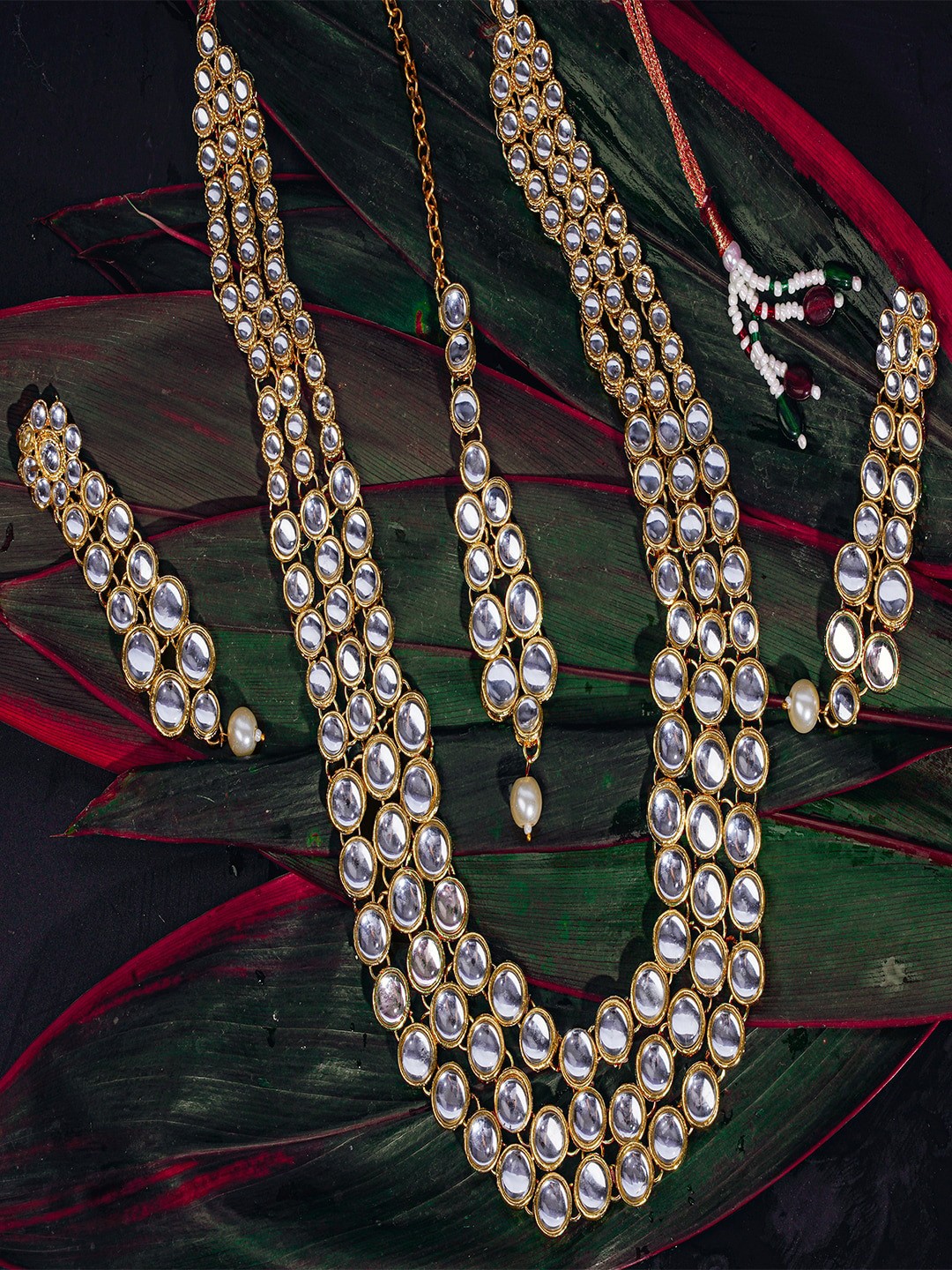

ASMITTA JEWELLERY Gold-Plated & White Kundan-Studded Vilandi Jewellery Set