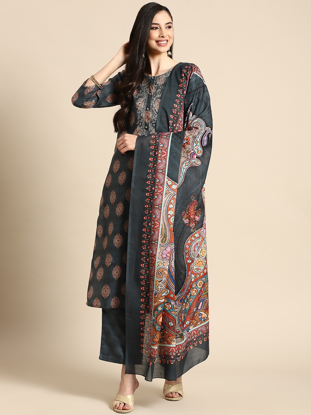 

Prakrti Women Grey Floral Printed Kurta with Trousers & With Dupatta