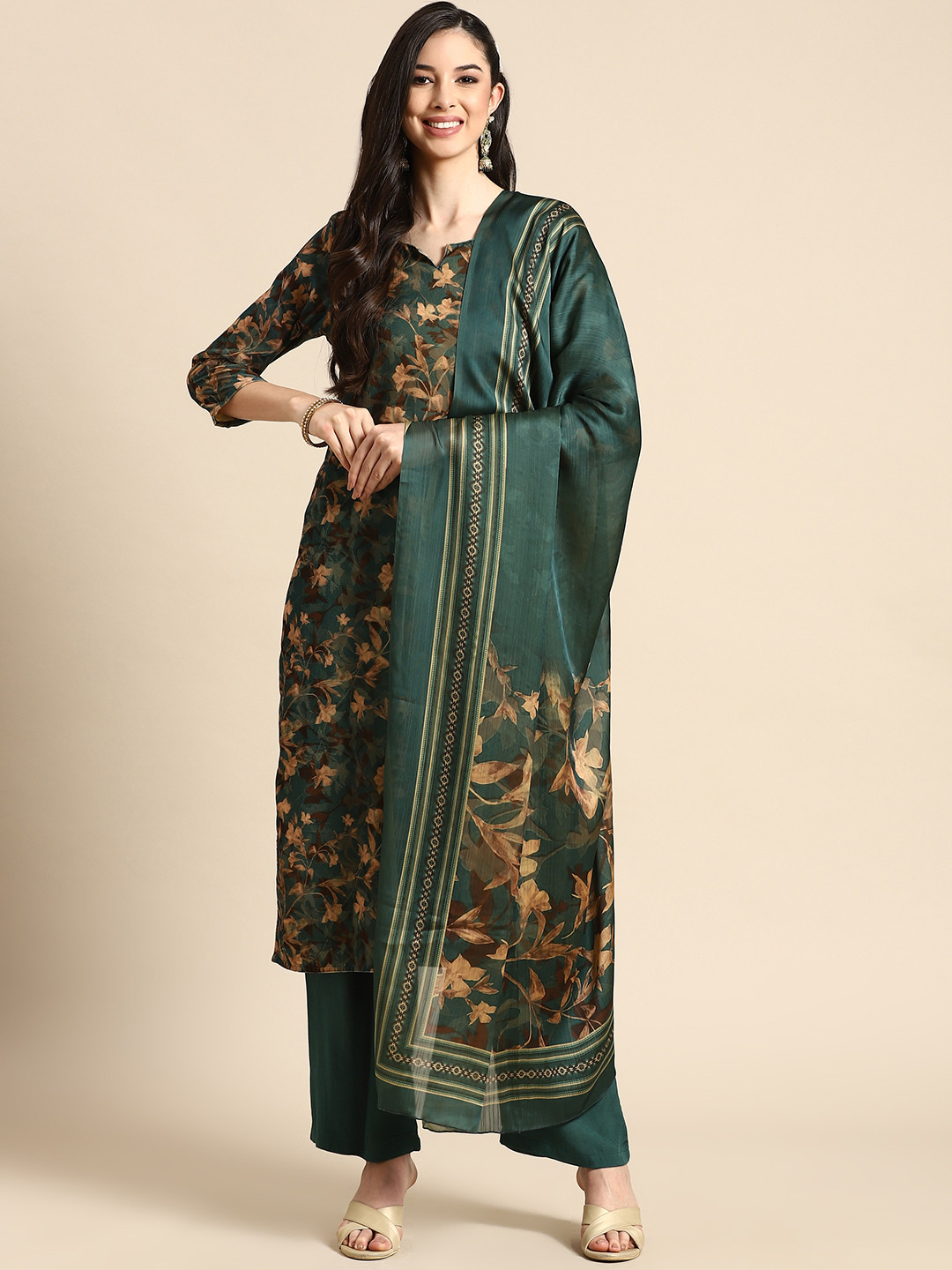 

Prakrti Women Green Floral Printed Velvet Kurta with Trousers & With Dupatta