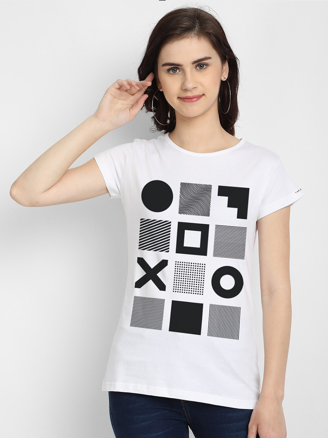 

THREADCURRY Women White & Black Printed Cotton T-shirt