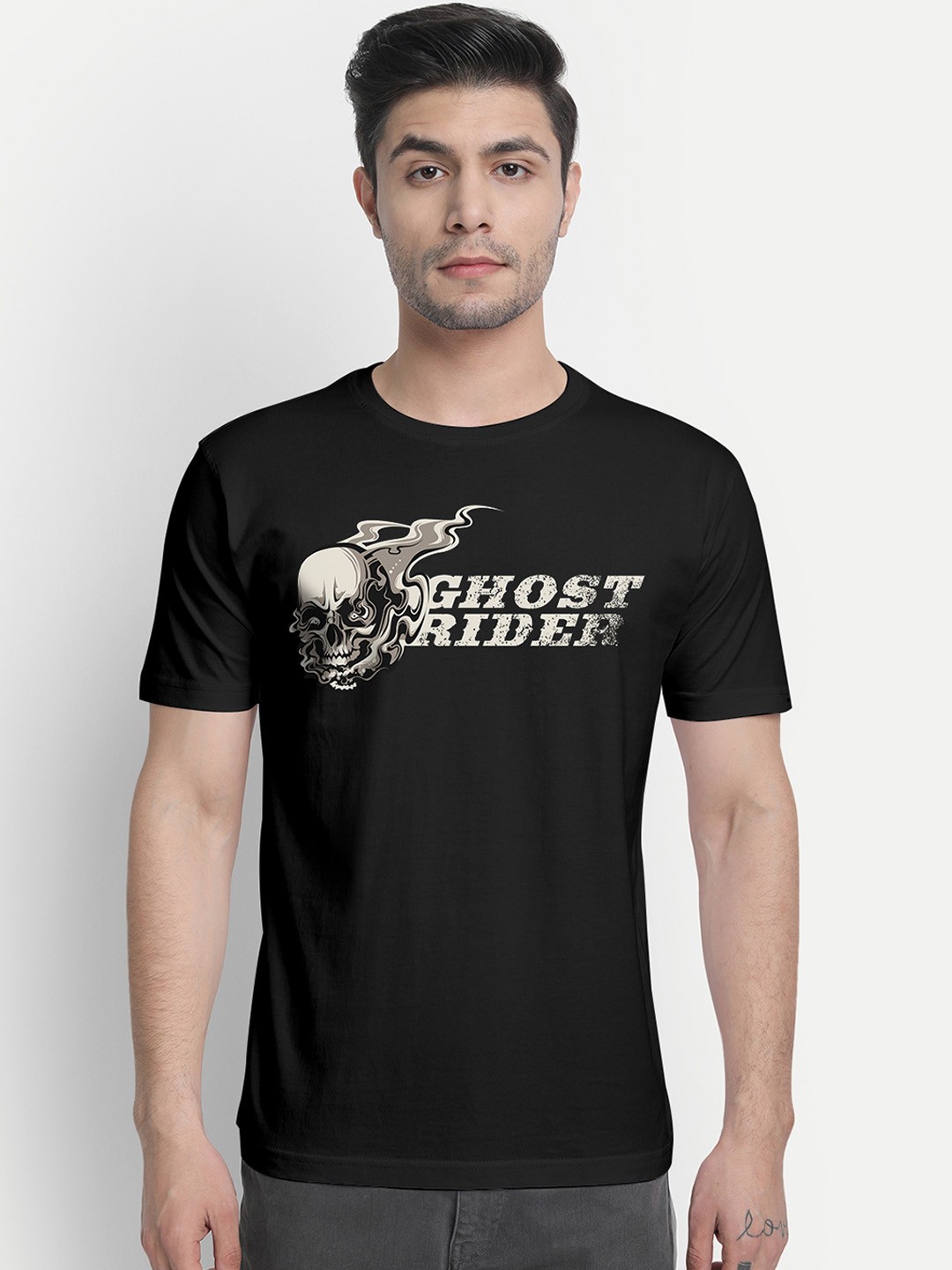 

THREADCURRY Men Black Typography Printed Applique T-shirt