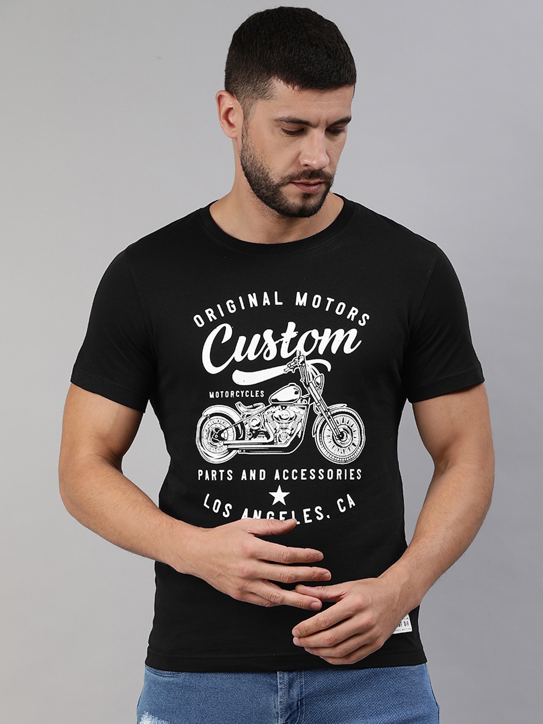 

abof Men Black & White Typography Printed Round Neck Pure Cotton T-shirt