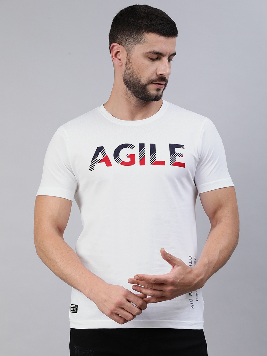 

abof Men White Typography Print Round Neck Regular Sleeves Pure Cotton Slim Fit T-shirt