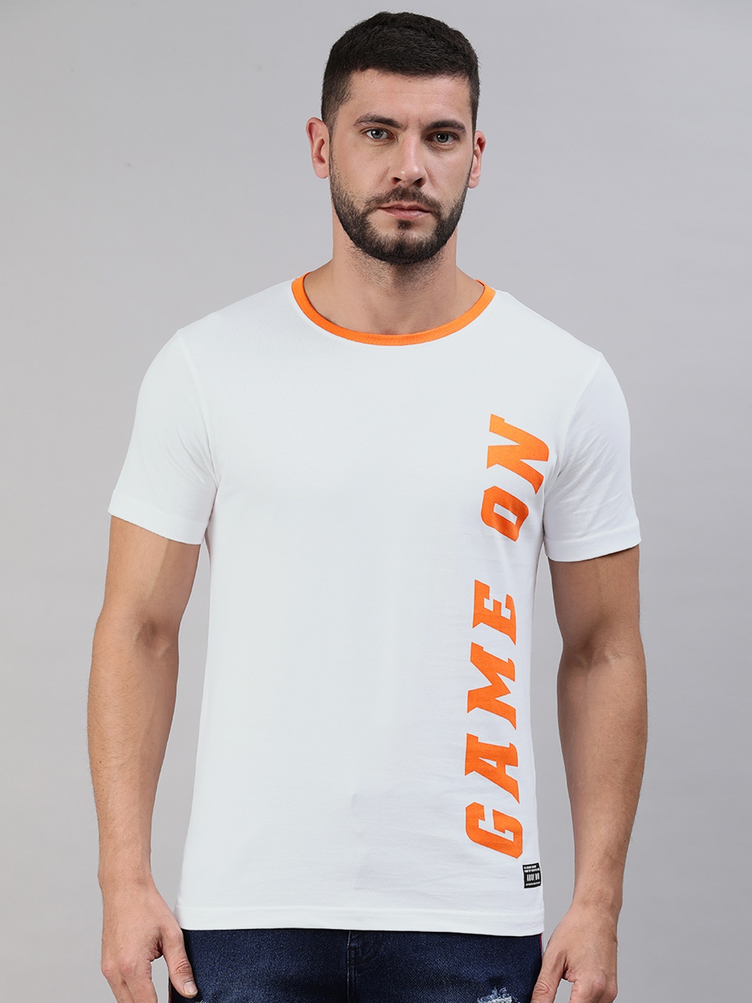 

abof Men White & Orange Typography Printed Pure Cotton Slim Fit T-shirt