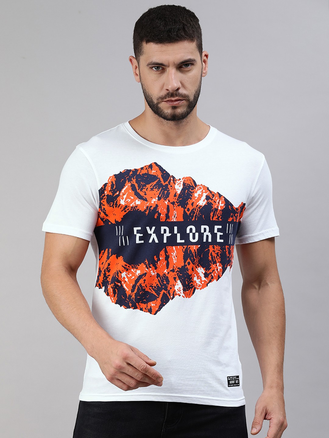 

abof Men White Graphic Printed Pure Cotton T-shirt