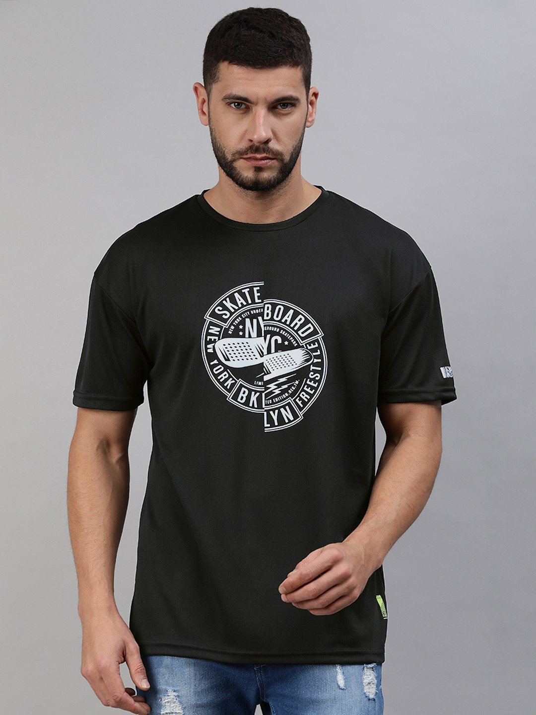 

abof Men Black & White Printed Extended Sleeves T-shirt