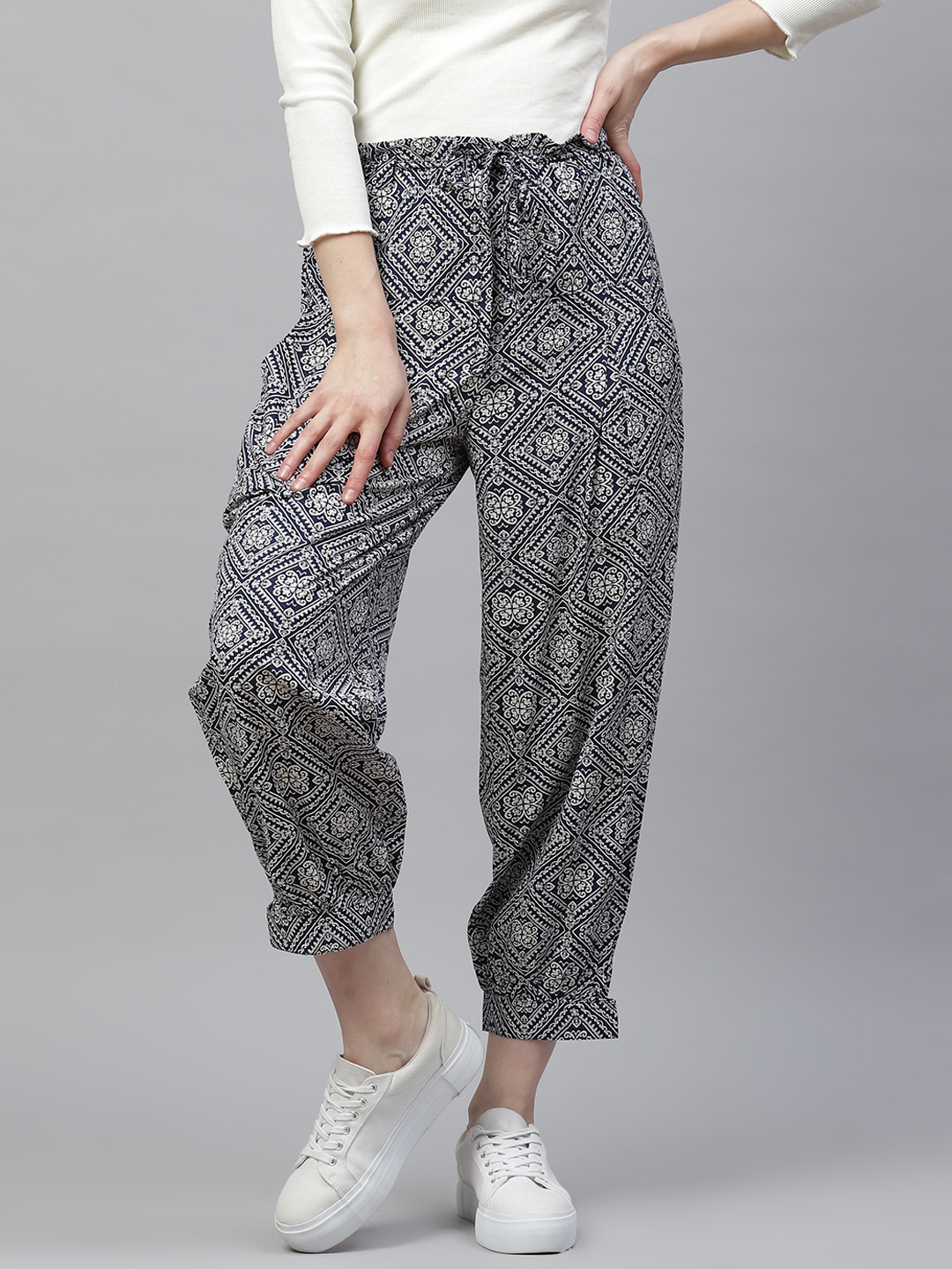 

Ayaany Women Navy Blue & White Printed Cropped Harem Pants