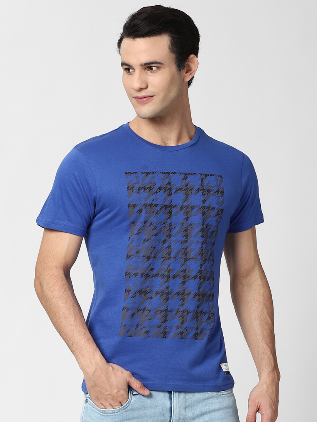 

Peter England Casuals Men Blue Typography Printed Slim Fit T-shirt