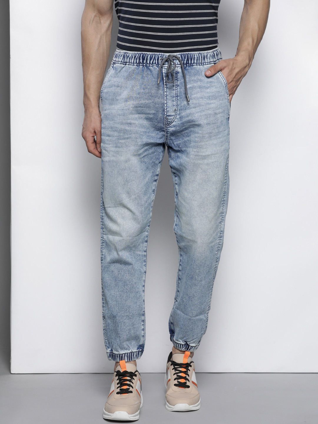 

AMERICAN EAGLE OUTFITTERS Men Blue Slim Fit Light Fade Stretchable Joggers