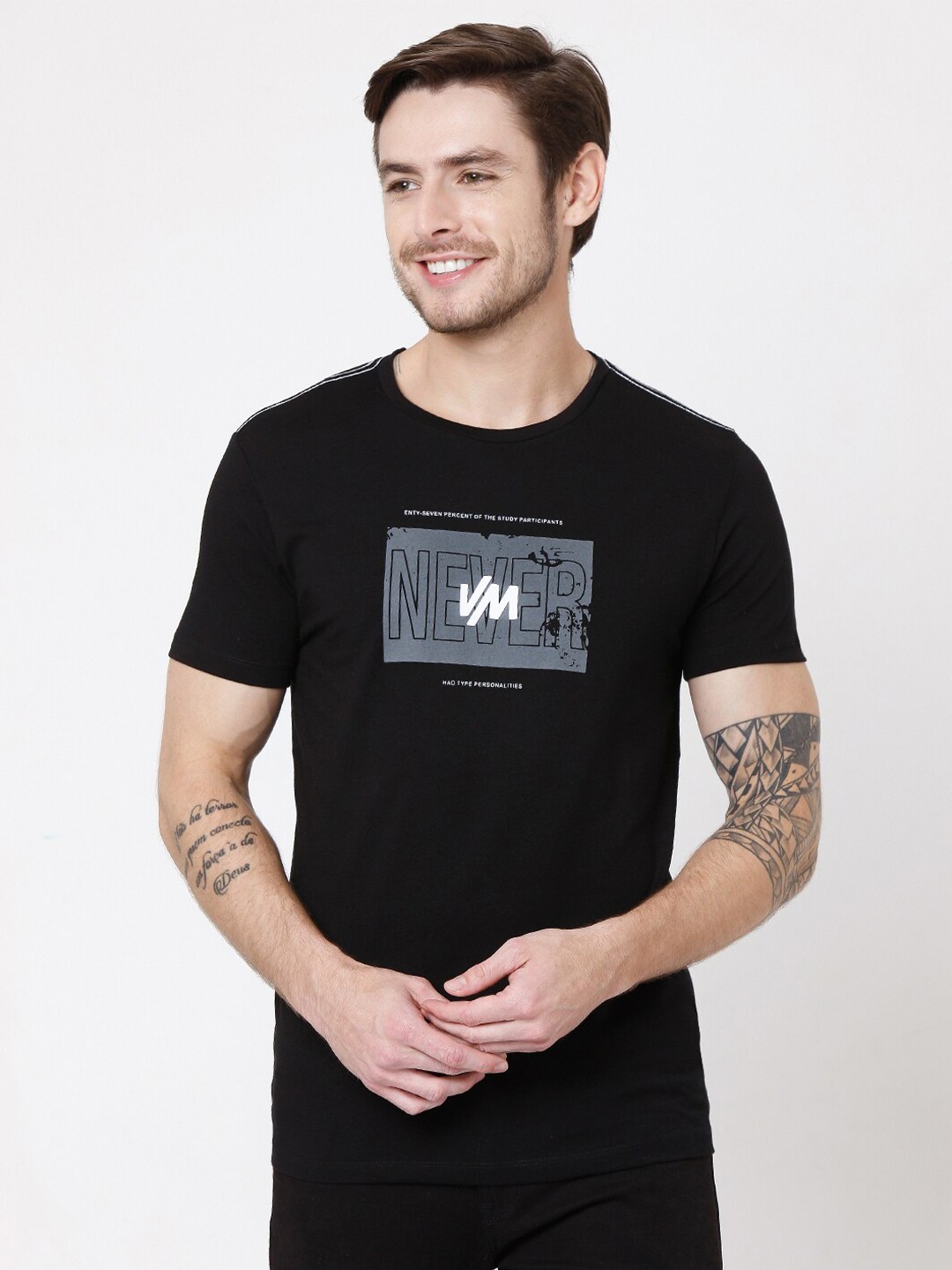 

Rex Straut Jeans Men Black & Grey Typography Printed Slim Fit T-shirt
