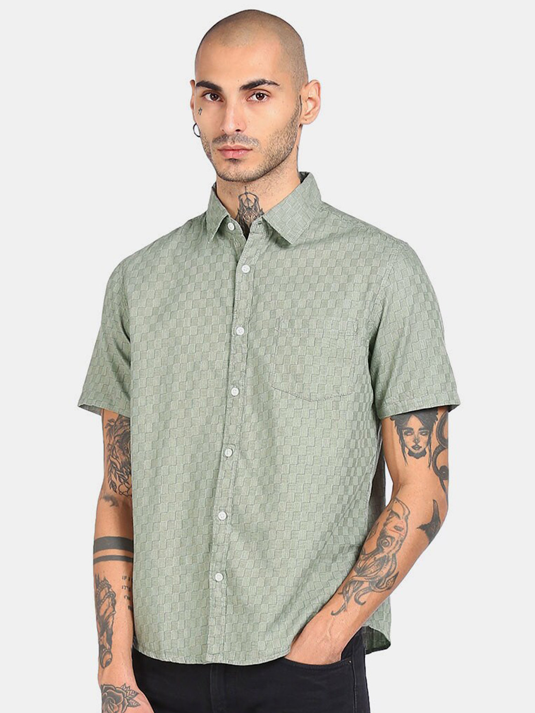 

Ruggers Men Green Textured Casual Shirt
