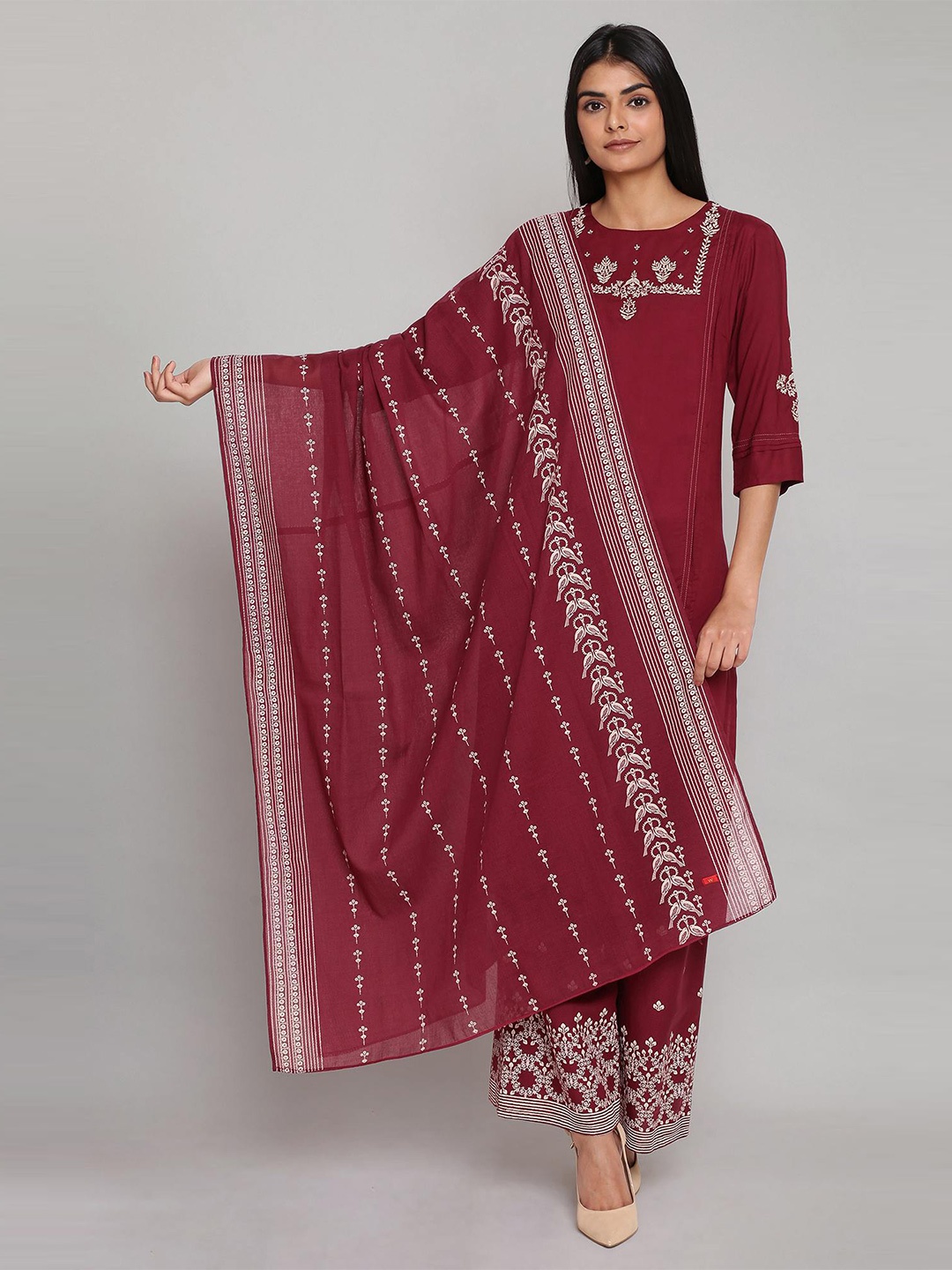 

W Maroon & White Ethnic Motifs Woven Design Pure Cotton Dupatta