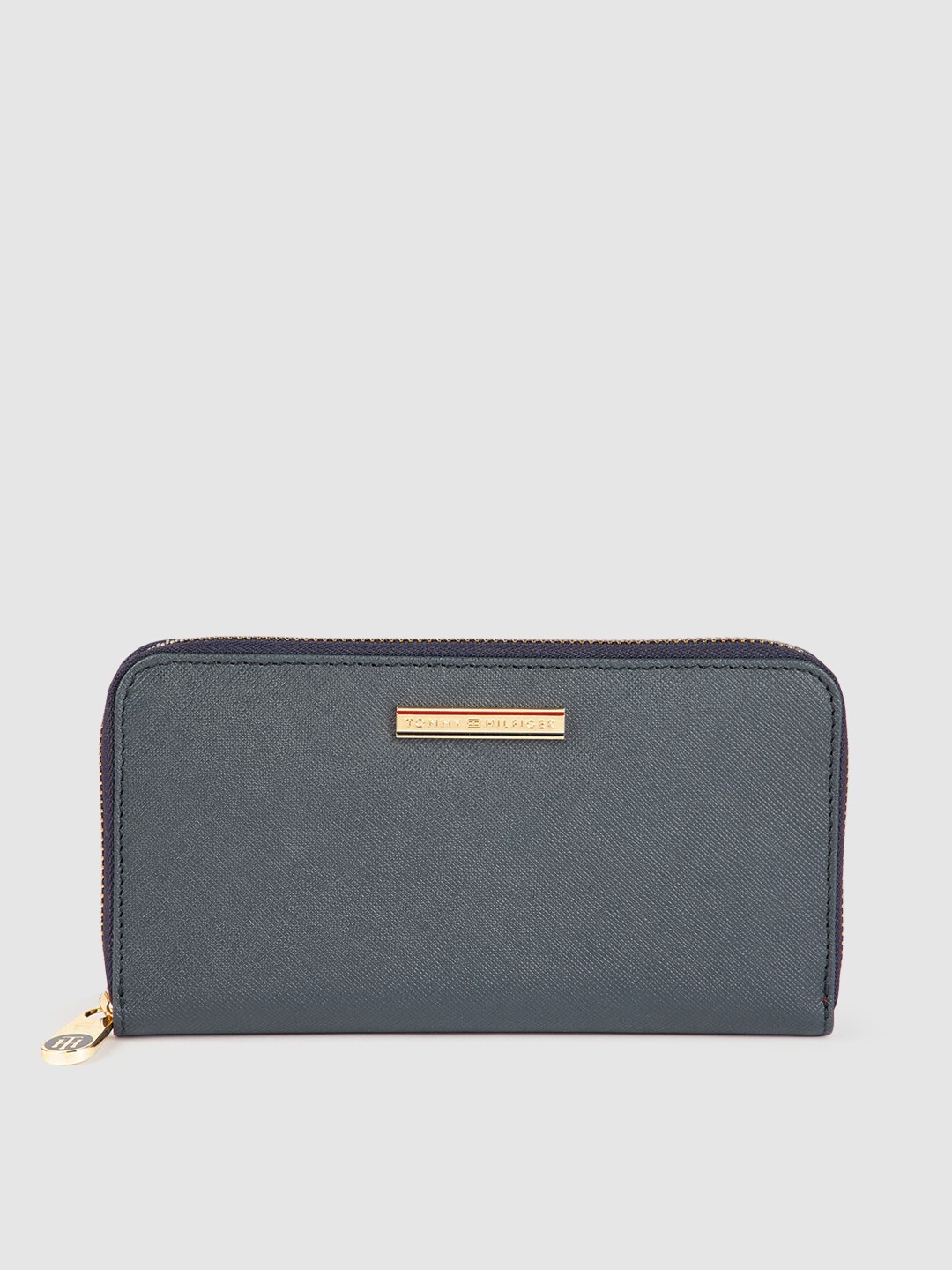 

Tommy Hilfiger Women Navy Blue Leather Zip Around Wallet