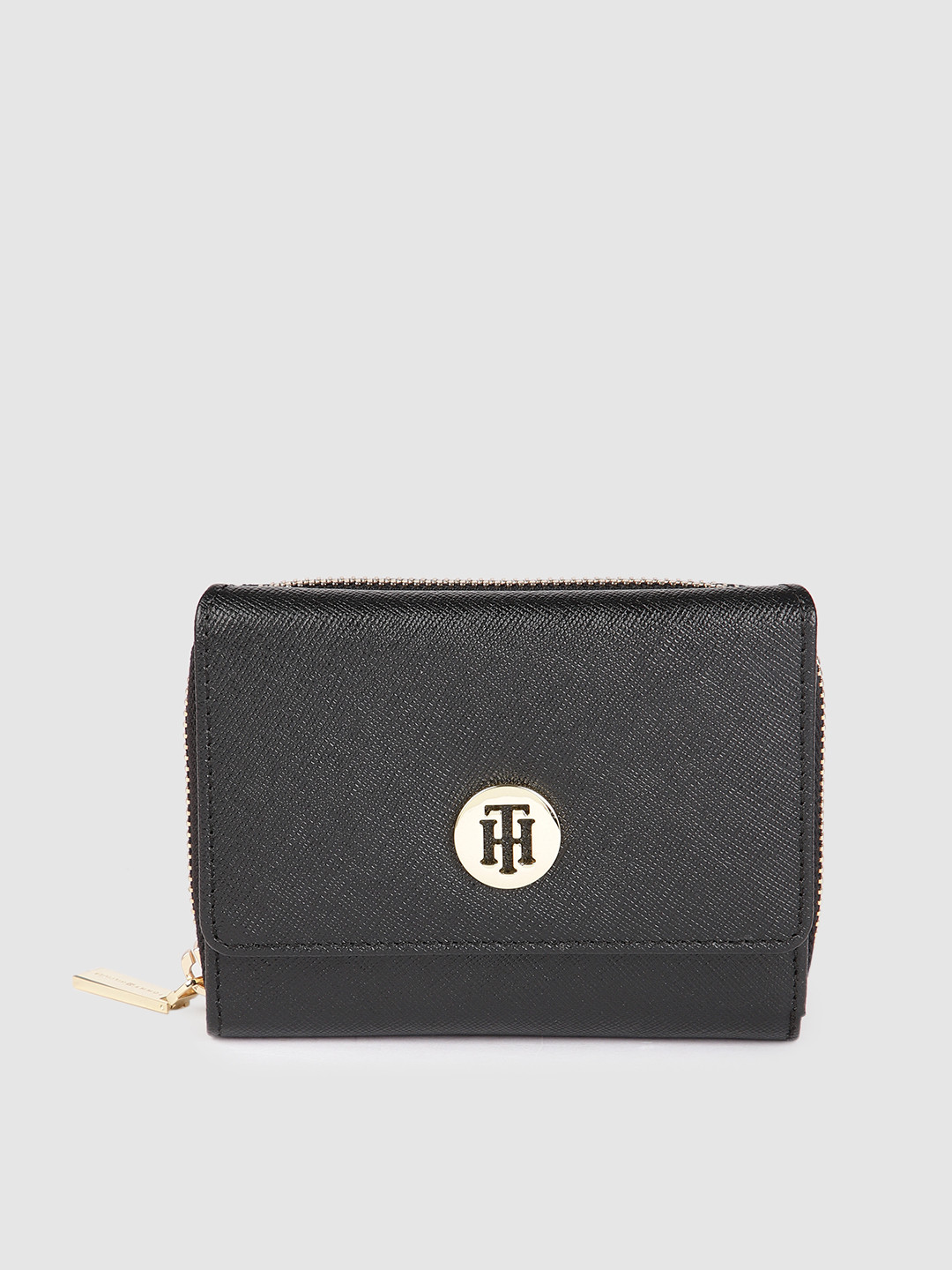 

Tommy Hilfiger Women Black Textured Leather Three Fold Wallet