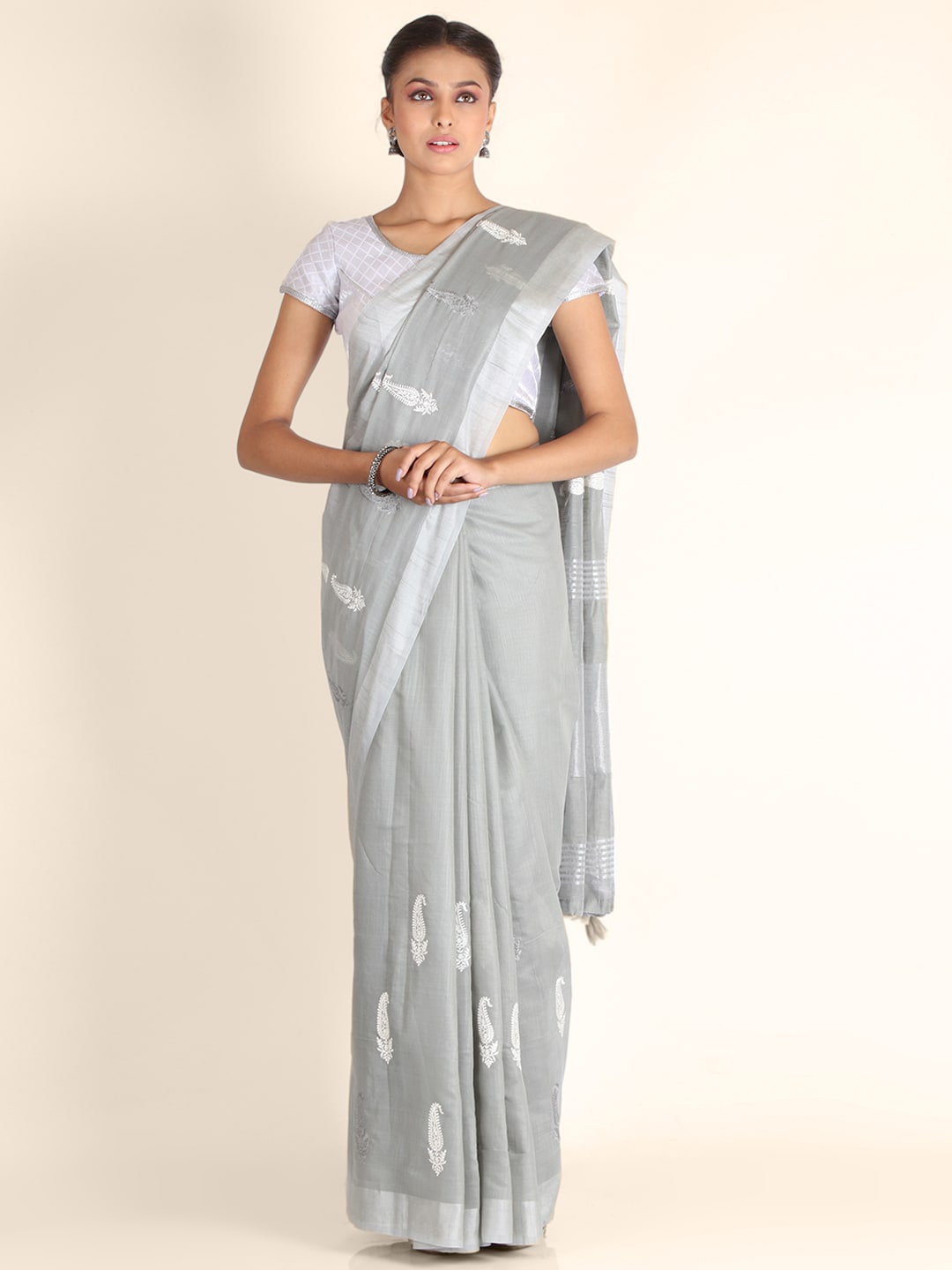 

KAJREE Grey & White Paisley Zari Pure Linen Tussar Saree