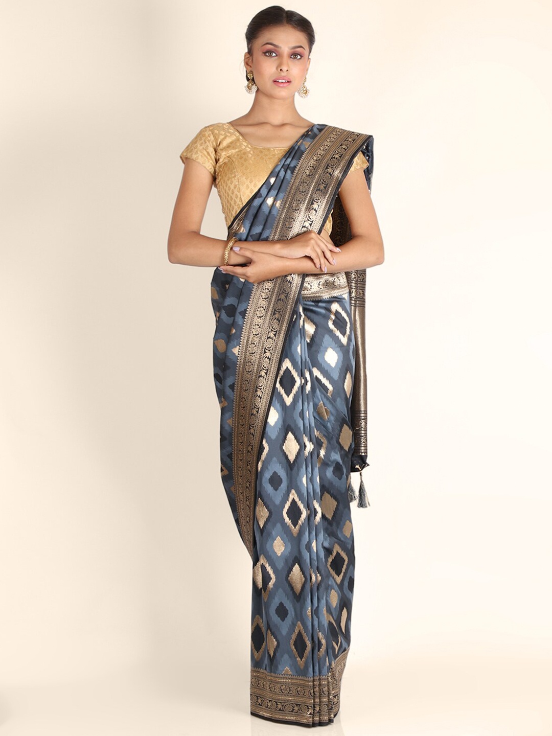 

KAJREE Grey & Gold-Toned Woven Design Zari Pure Silk Saree