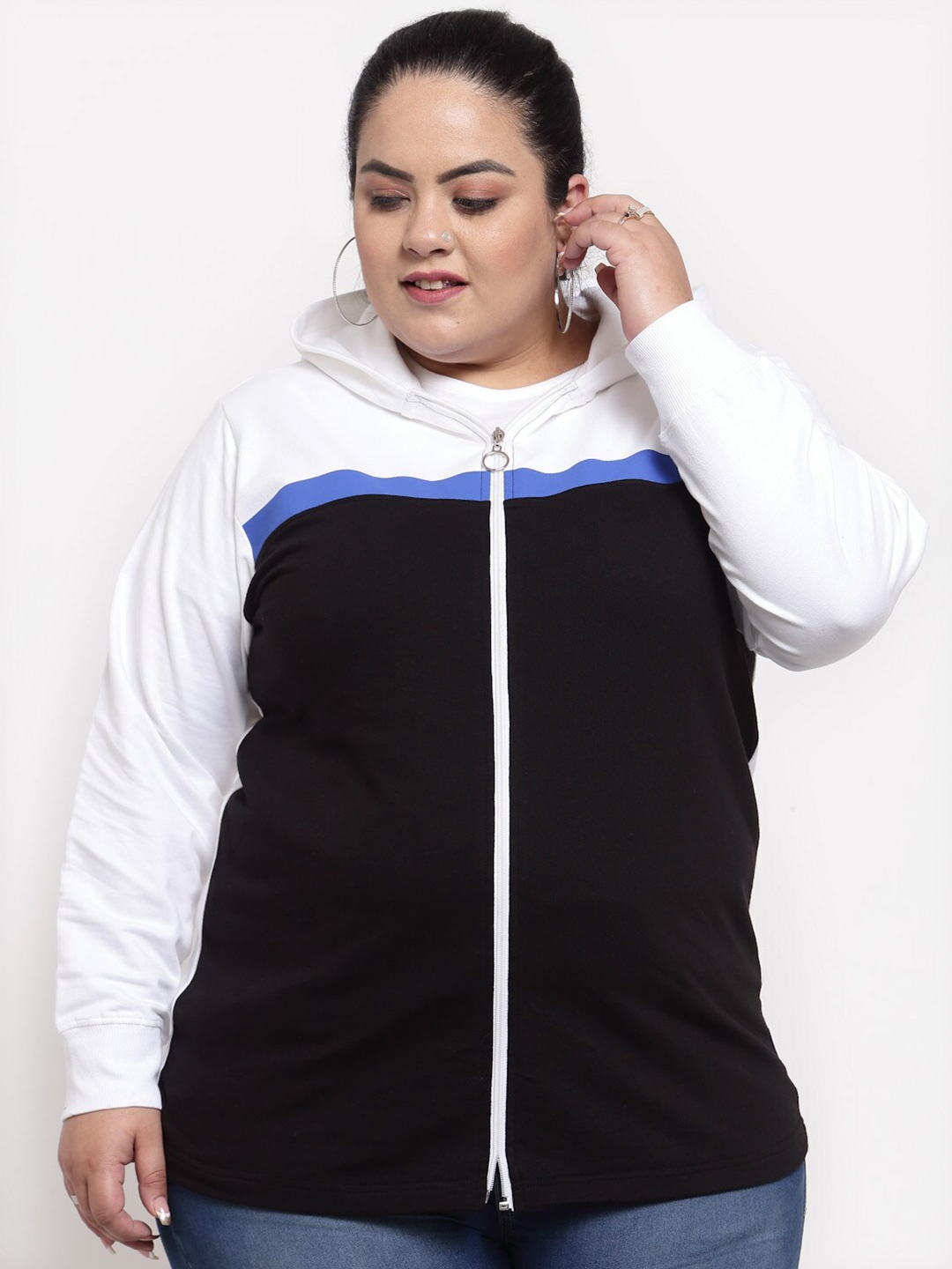 

plusS Women Plus Size White & Black Colourblocked Hooded Cotton Sweatshirt