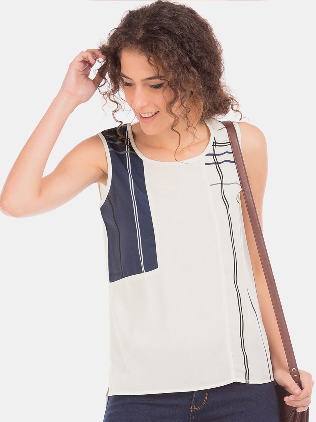 

Cherokee Women White & Navy Blue Printed Tank Top