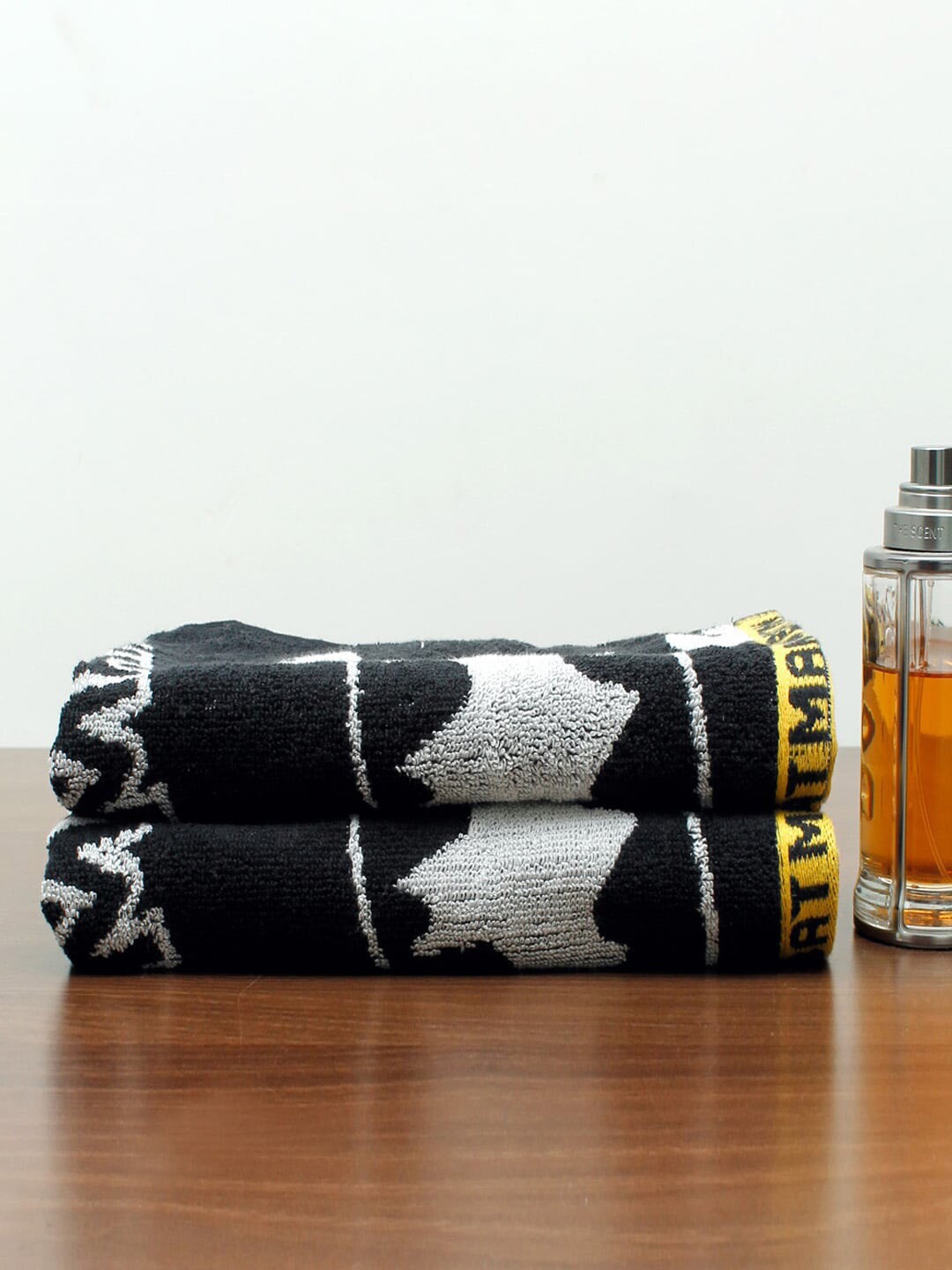 

AVI Living Set Of 2 Black & Grey Batman Printed 500 GSM Hand Towels
