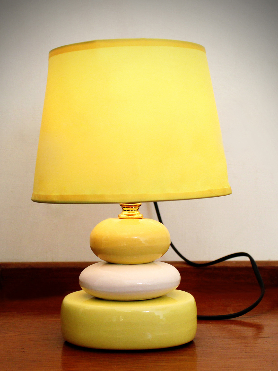 

TIED RIBBONS Yellow Solid Table Lamp with Shade