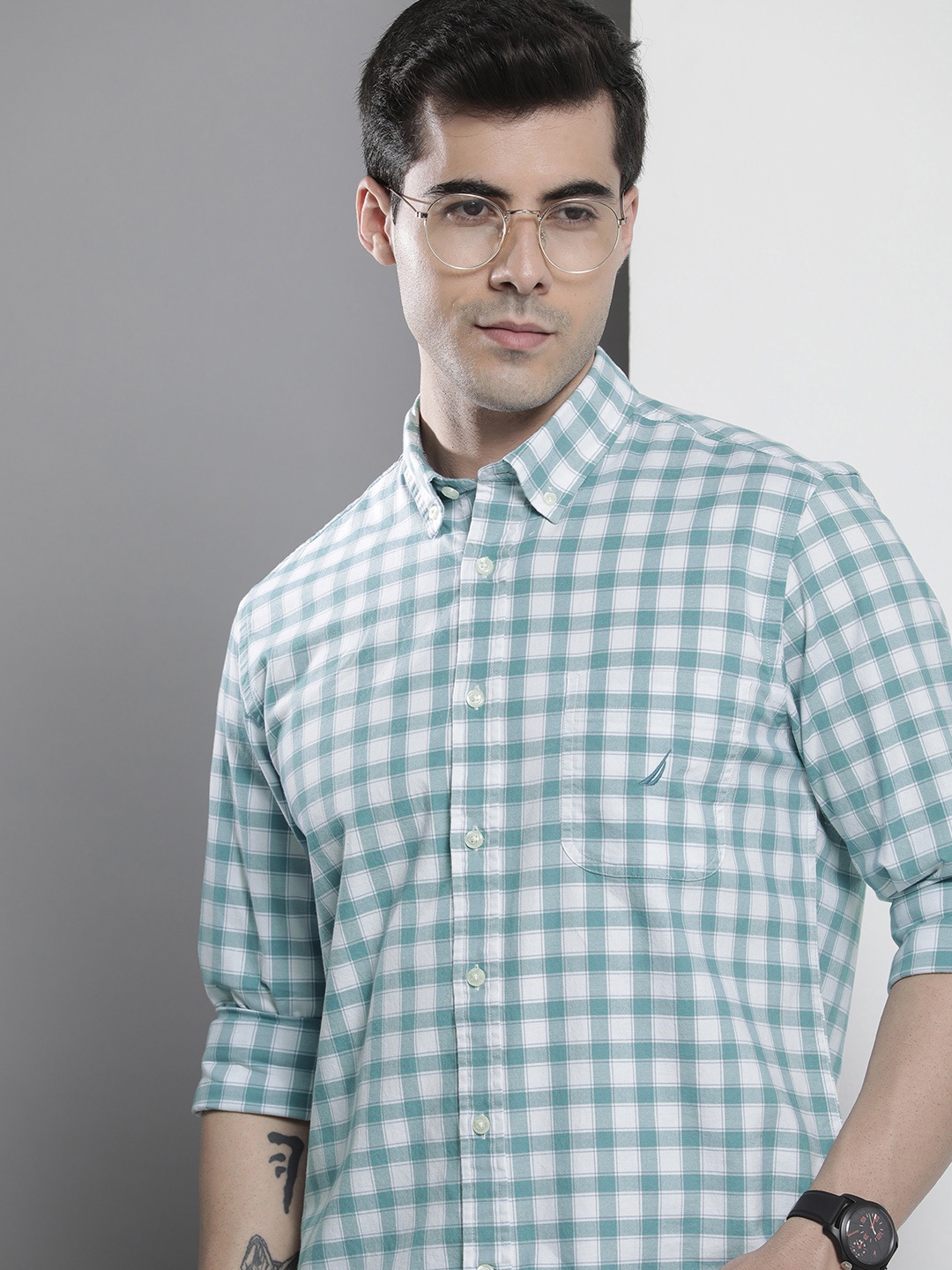 

Nautica Men White & Green Classic Fit Checked Casual Shirt