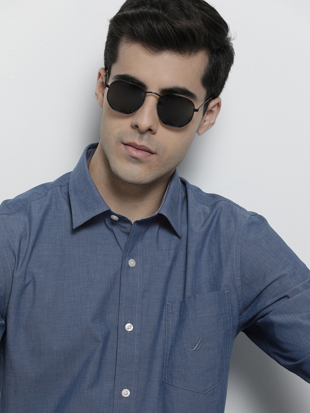 

Nautica Men Blue Slim Fit Solid Casual Shirt