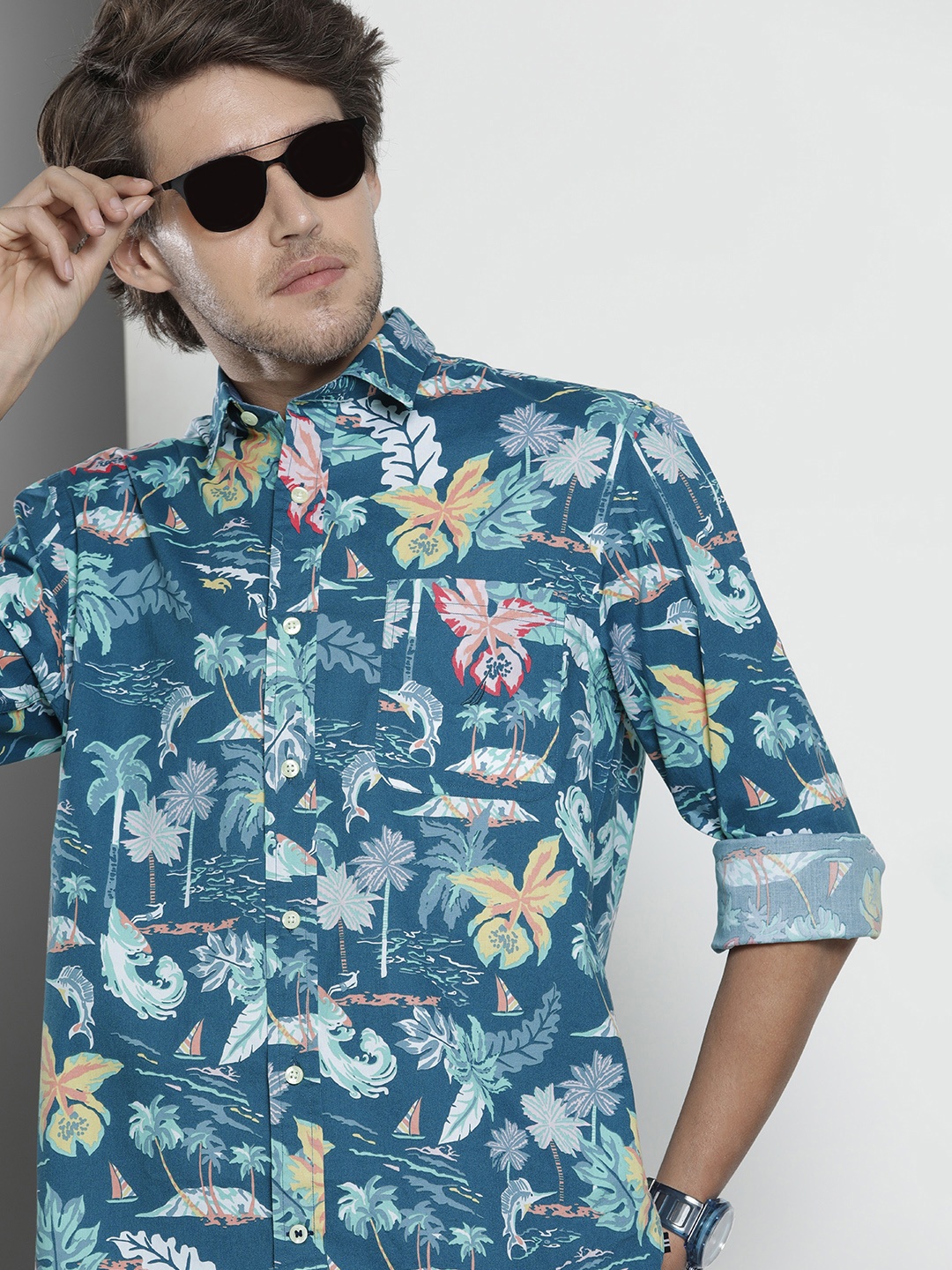 

Nautica Men Blue & Pink Slim Fit Floral Printed Casual Shirt