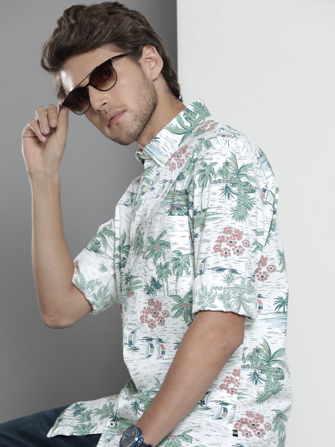 

Nautica Men White & Blue Floral Printed Slim Fit Casual Shirt
