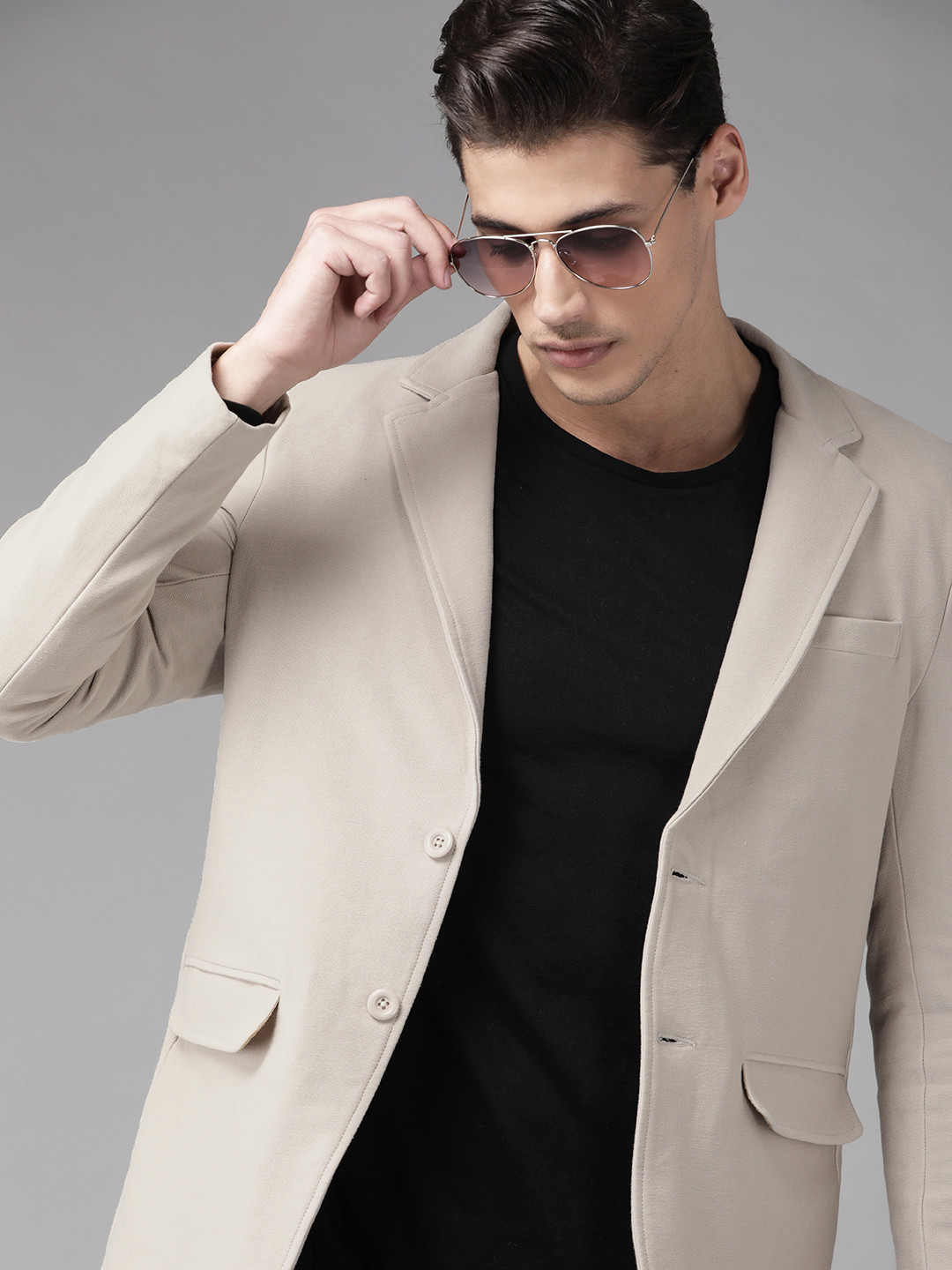 

The Roadster Lifestyle Co Beige Solid Single Breasted Knitted Blazer