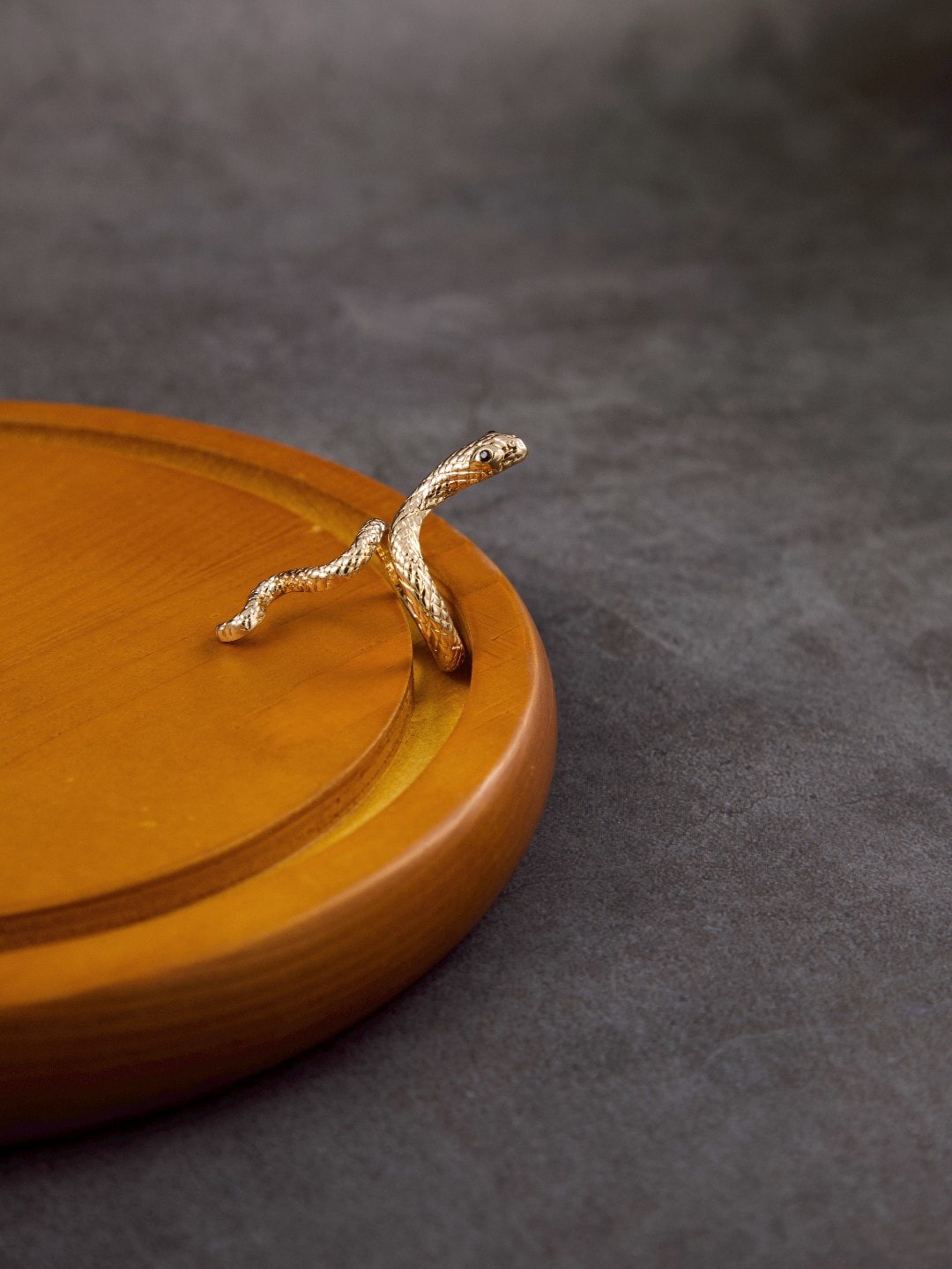

Anore Gold-Plated Snake Patterned Finger Ring