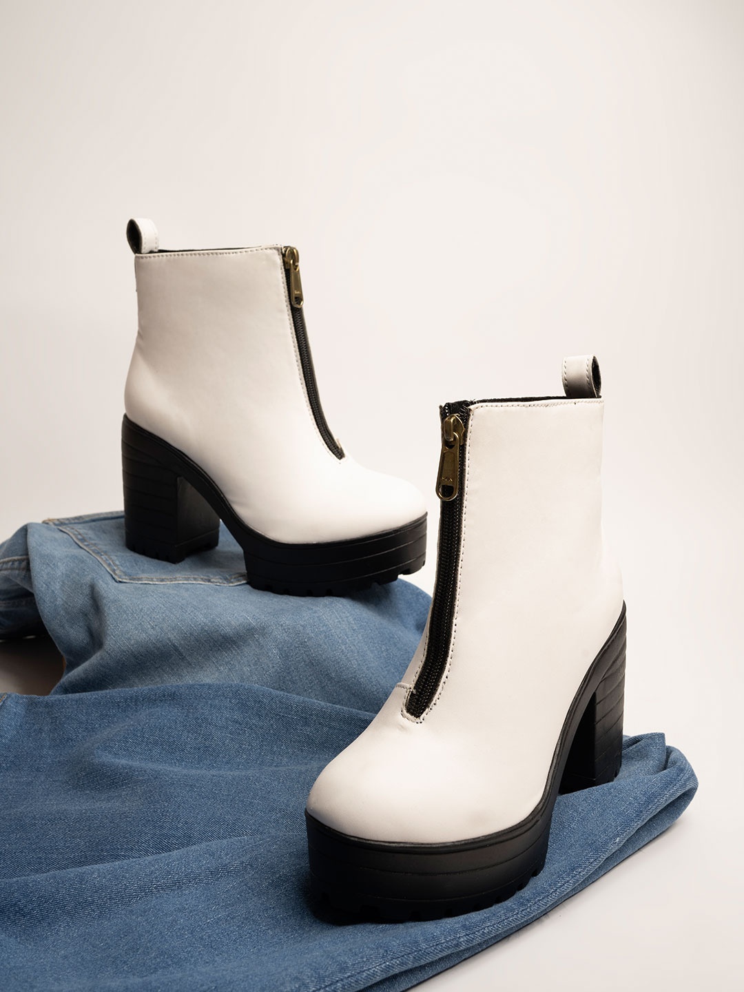 

Shoetopia White Platform Heeled Boots