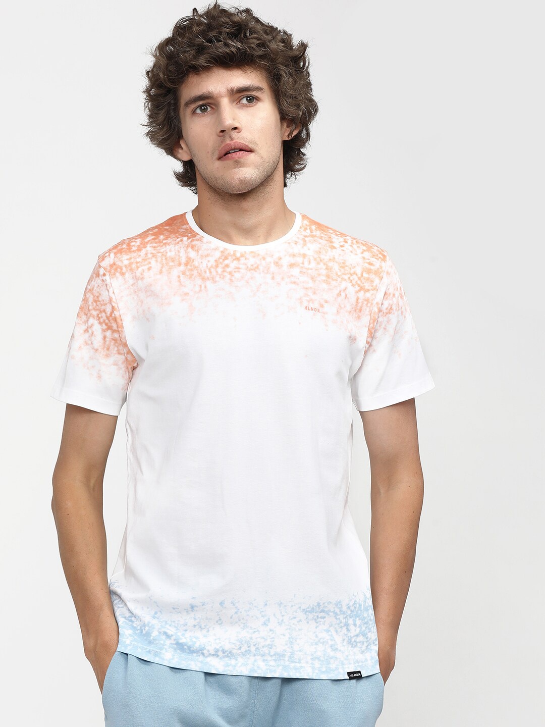 

HIGHLANDER Men White & Orange Printed Slim Fit T-shirt