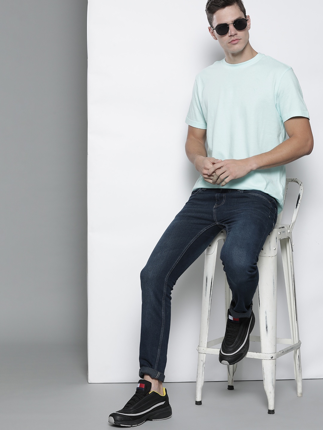 

AMERICAN EAGLE OUTFITTERS Men Green Solid Pure Cotton T-shirt