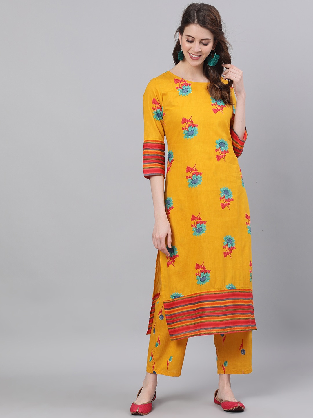 

antaran Women Yellow Floral Printed Regular Pure Cotton Kurta with Trousers