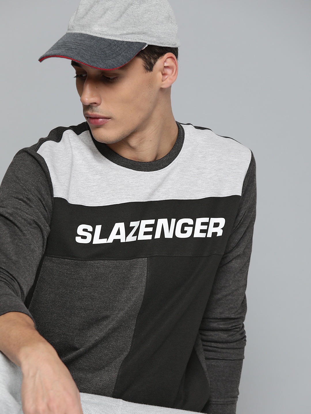 

Slazenger Men Charcoal Grey & Black Colourblocked Sweatshirt