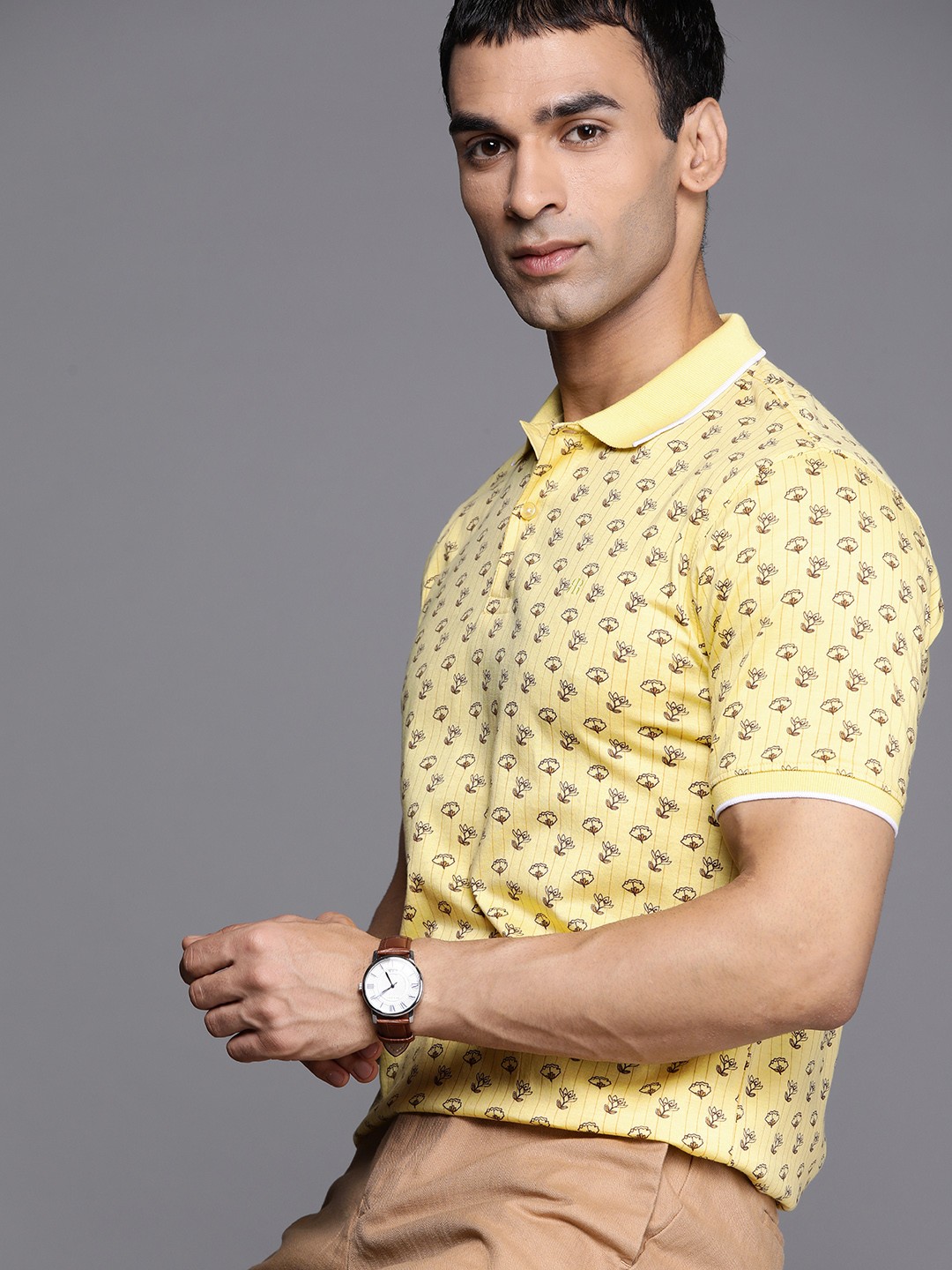

Raymond Men Yellow & Brown Cotton Floral Print Polo Collar T-shirt