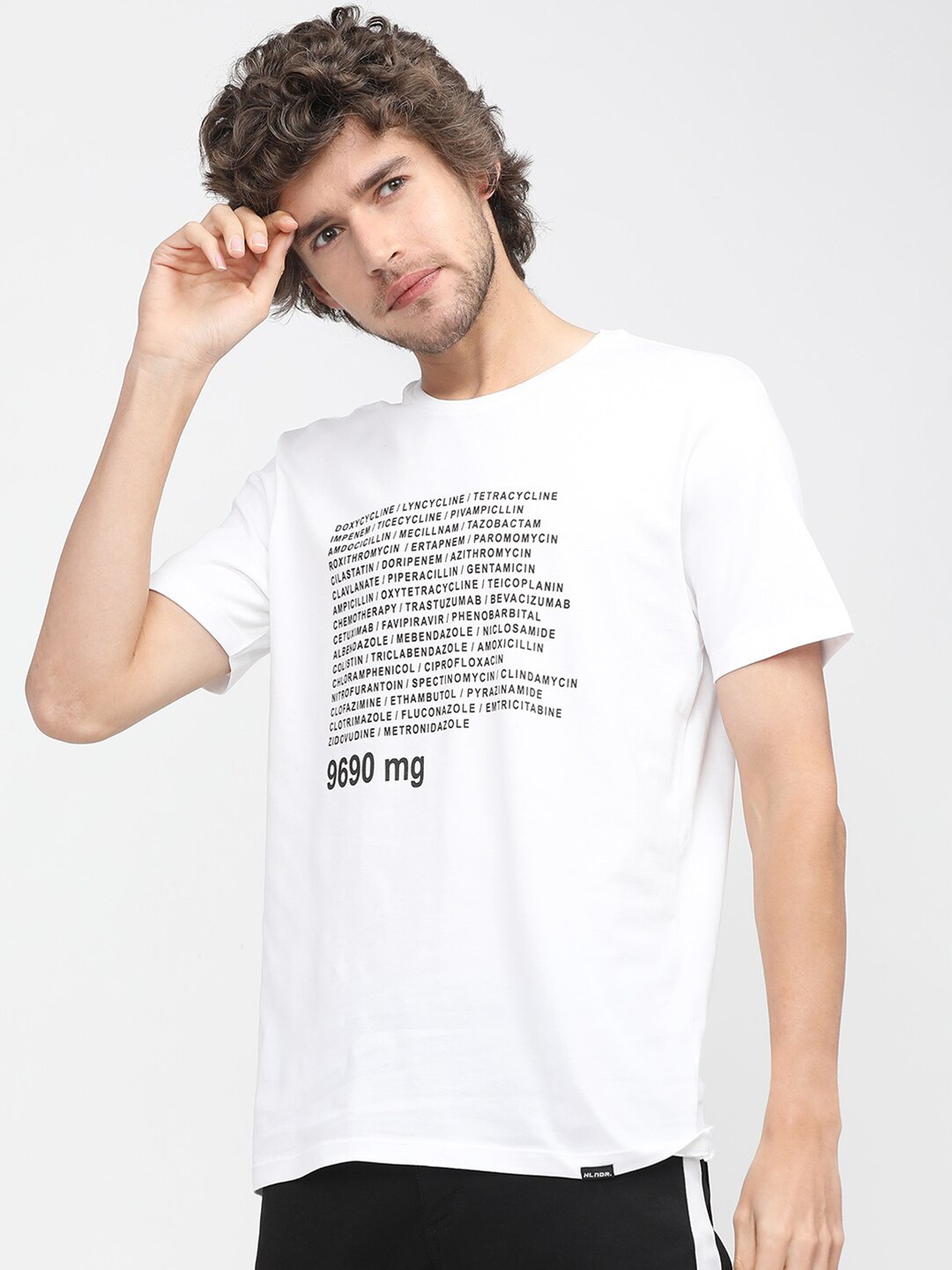 

HIGHLANDER Men White Typography Printed Applique Slim Fit T-shirt