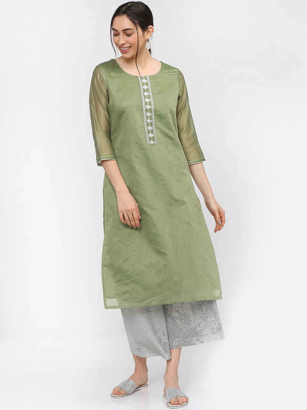 

Vishudh Women Green & White Ethnic Motifs Yoke Design Kurta