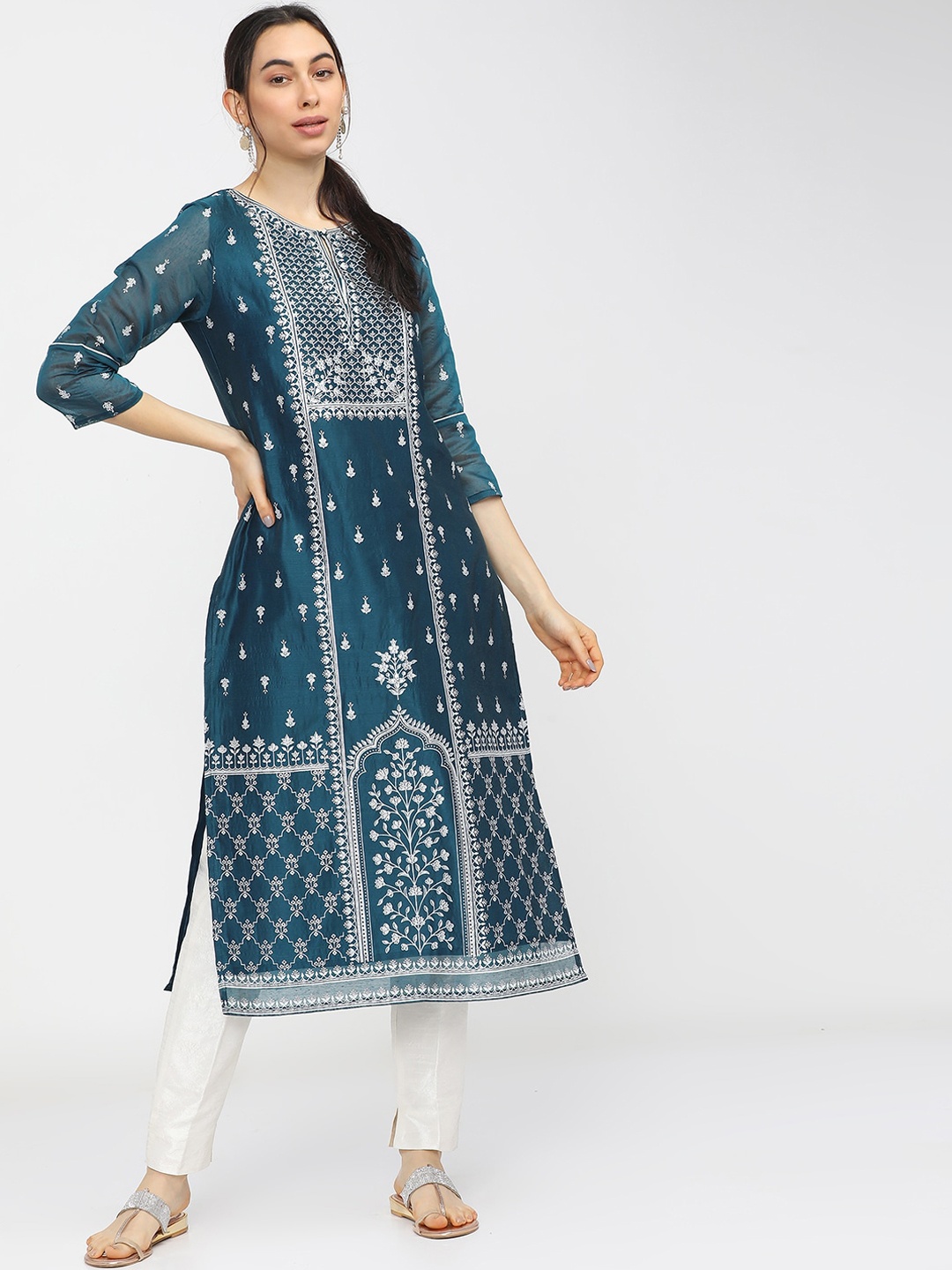 

Vishudh Women Blue Ethnic Motifs Printed Flared Sleeves Thread Work Kurta